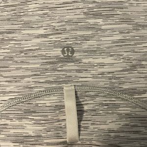 (Authentic) 6 lululemon defined zip up, worn only 3 times.